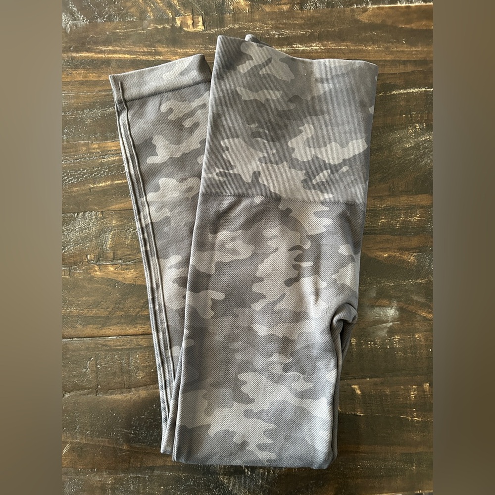 SPANX Gray Camouflage Legging Capri Small